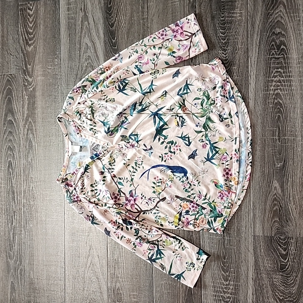 ❄️ H&M Floral v-neck Top ❄️